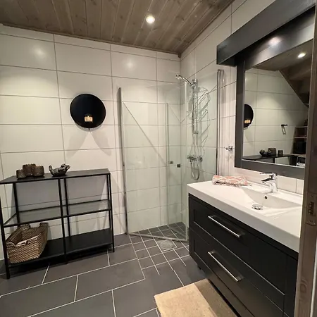 Leilighet New! Modern And Cozy - 4 Bedrooms