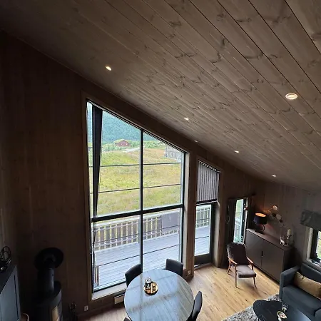 Leilighet New! Modern And Cozy - 4 Bedrooms *