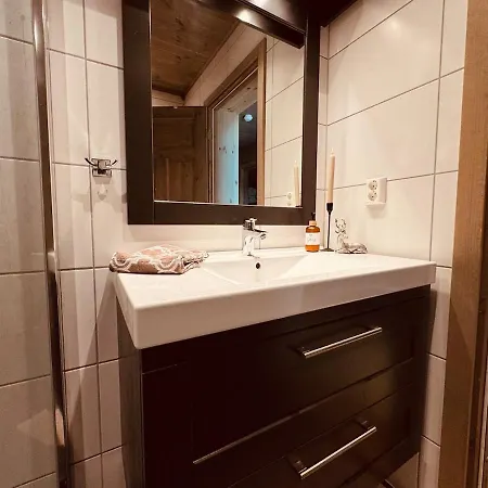 New! Modern And Cozy - 4 Bedrooms Leilighet